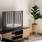 Privat bolig F9 2, Private Two Single Beds Shared Bathroom In Shared Flat