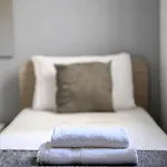 F9 2, Private Two Single Beds Shared Bathroom In Shared Flat *