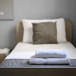 Habitación en casa particular F9 2, Private Two Single Beds Shared Bathroom In Shared Flat