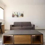 F9 2, Private Two Single Beds Shared Bathroom In Shared Flat Habitación en casa particular
