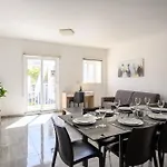 Pansiyon F9 2, Private Two Single Beds Shared Bathroom In Shared Flat