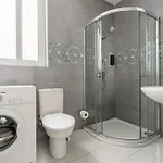 Homestay F9 2, Private Two Single Beds Shared Bathroom In Shared Flat