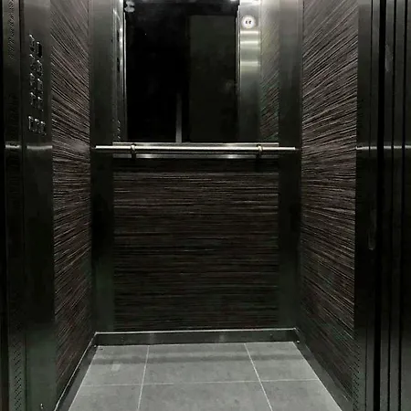 F9 2, Private Two Single Beds Shared Bathroom In Shared Flat *