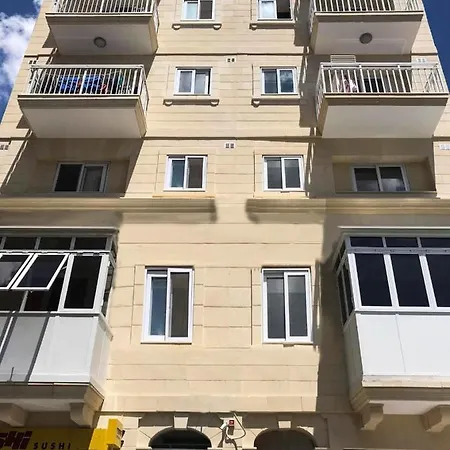 Homestay F9 2, Private Two Single Beds Shared Bathroom In Shared Flat