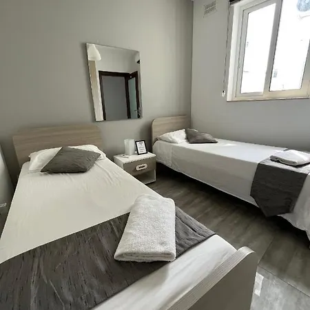 F9 2, Private Two Single Beds Shared Bathroom In Shared Flat
