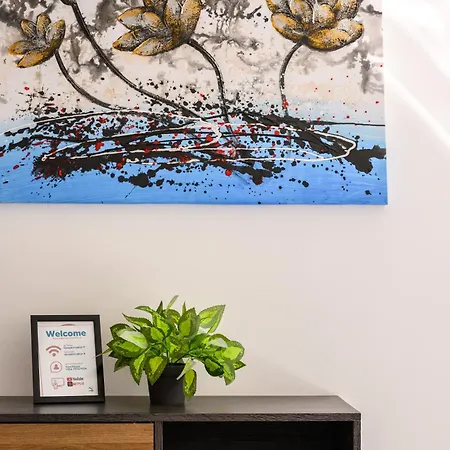 ホームステイ F9 2, Private Two Single Beds Shared Bathroom In Shared Flat *