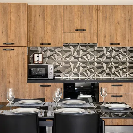 F9 2, Private Two Single Beds Shared Bathroom In Shared Flat *