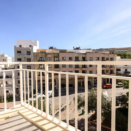 F9 2, Private Two Single Beds Shared Bathroom In Shared Flat Msida