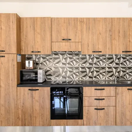 F9 2, Private Two Single Beds Shared Bathroom In Shared Flat ホームステイ