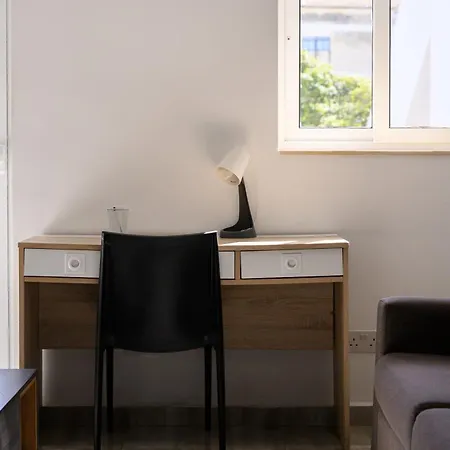 ホームステイ F9 2, Private Two Single Beds Shared Bathroom In Shared Flat *