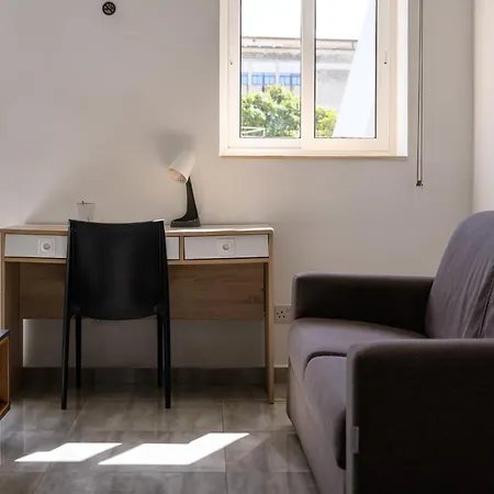 F9 2, Private Two Single Beds Shared Bathroom In Shared Flat Habitación en casa particular Msida