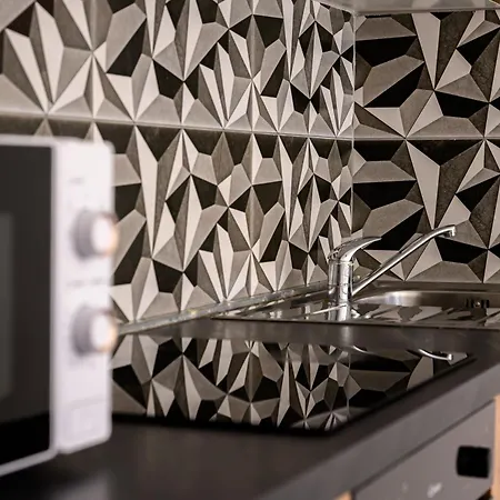 ホームステイ F9 2, Private Two Single Beds Shared Bathroom In Shared Flat ムサイダ