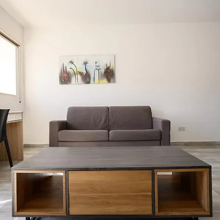 F9 2, Private Two Single Beds Shared Bathroom In Shared Flat Habitación en casa particular