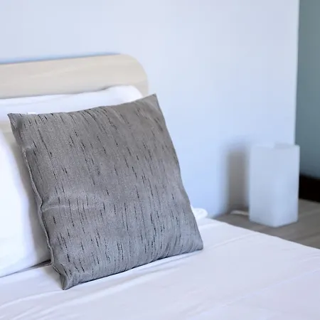 F9 2, Private Two Single Beds Shared Bathroom In Shared Flat