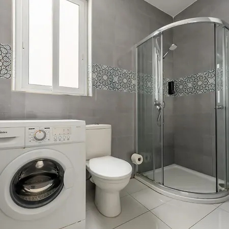 F9 2, Private Two Single Beds Shared Bathroom In Shared Flat