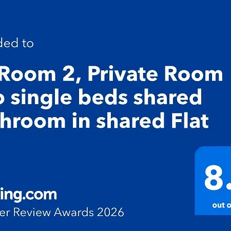 Habitación en casa particular F9 2, Private Two Single Beds Shared Bathroom In Shared Flat