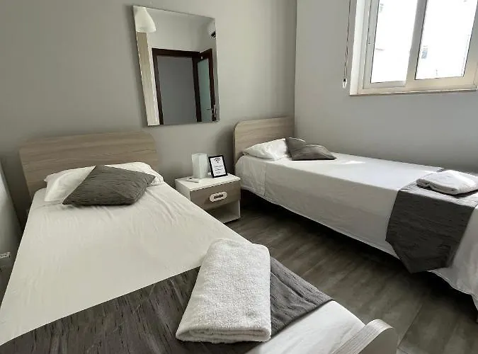 F9 2, Private Two Single Beds Shared Bathroom In Shared Flat