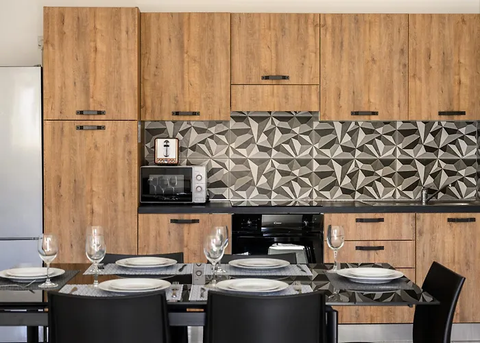 F9 2, Private Two Single Beds Shared Bathroom In Shared Flat *