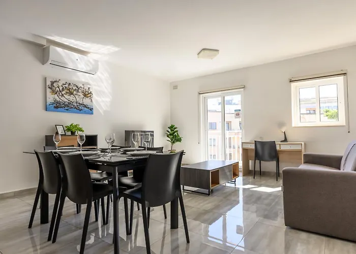 F9 2, Private Two Single Beds Shared Bathroom In Shared Flat Msida