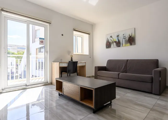 F9 2, Private Two Single Beds Shared Bathroom In Shared Flat * Msida