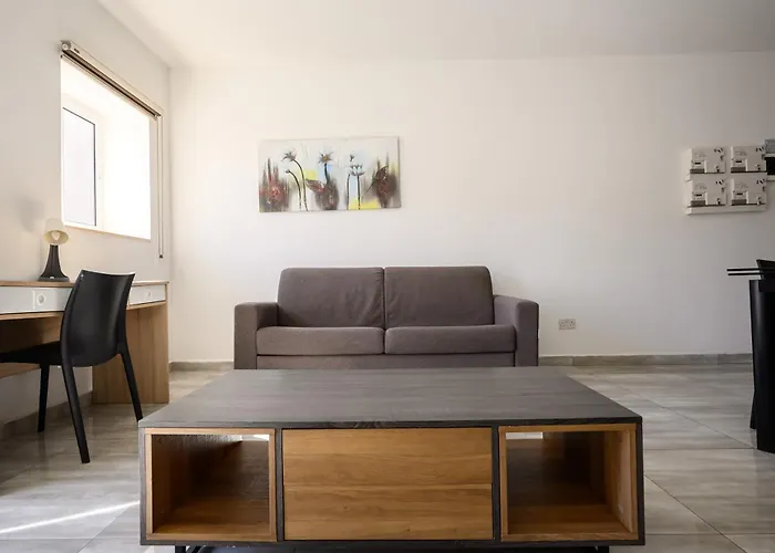 F9 2, Private Two Single Beds Shared Bathroom In Shared Flat Habitación en casa particular