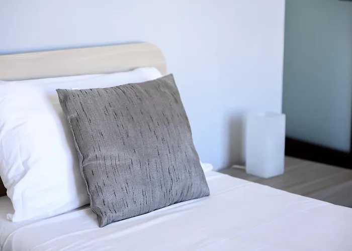 F9 2, Private Two Single Beds Shared Bathroom In Shared Flat