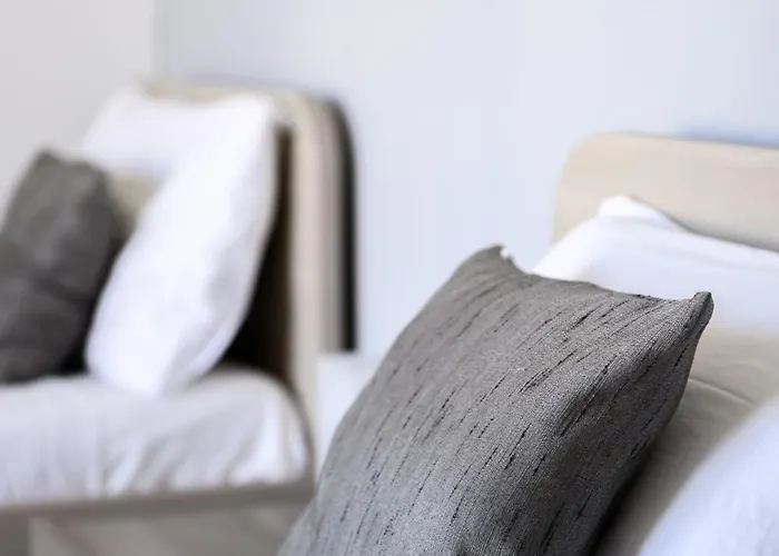 Habitación en casa particular F9 2, Private Two Single Beds Shared Bathroom In Shared Flat