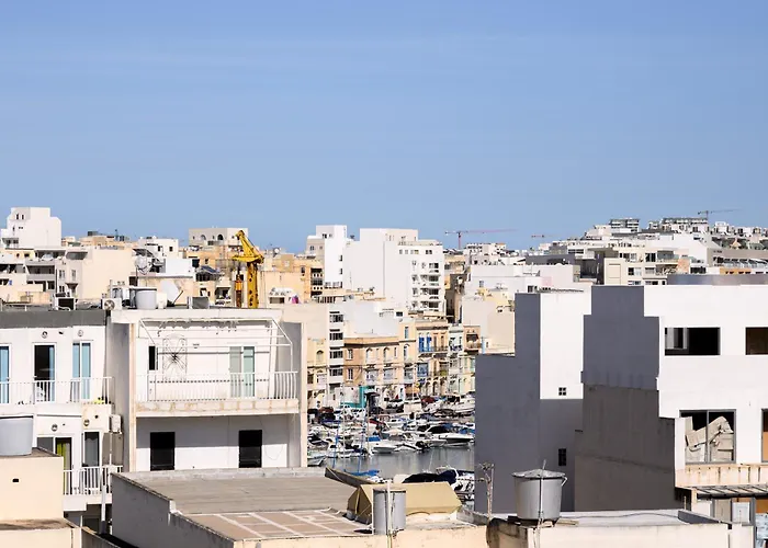 F9 2, Private Two Single Beds Shared Bathroom In Shared Flat *