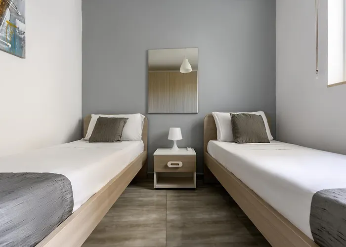 F9 2, Private Two Single Beds Shared Bathroom In Shared Flat * Msida