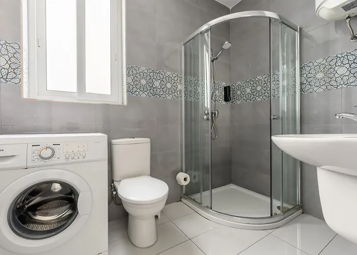 Habitación en casa particular F9 2, Private Two Single Beds Shared Bathroom In Shared Flat